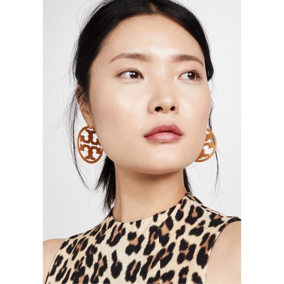 TORY BURCH • Gold Miller Logo Large Statement Hoop Earrings - Picture 2 of 9